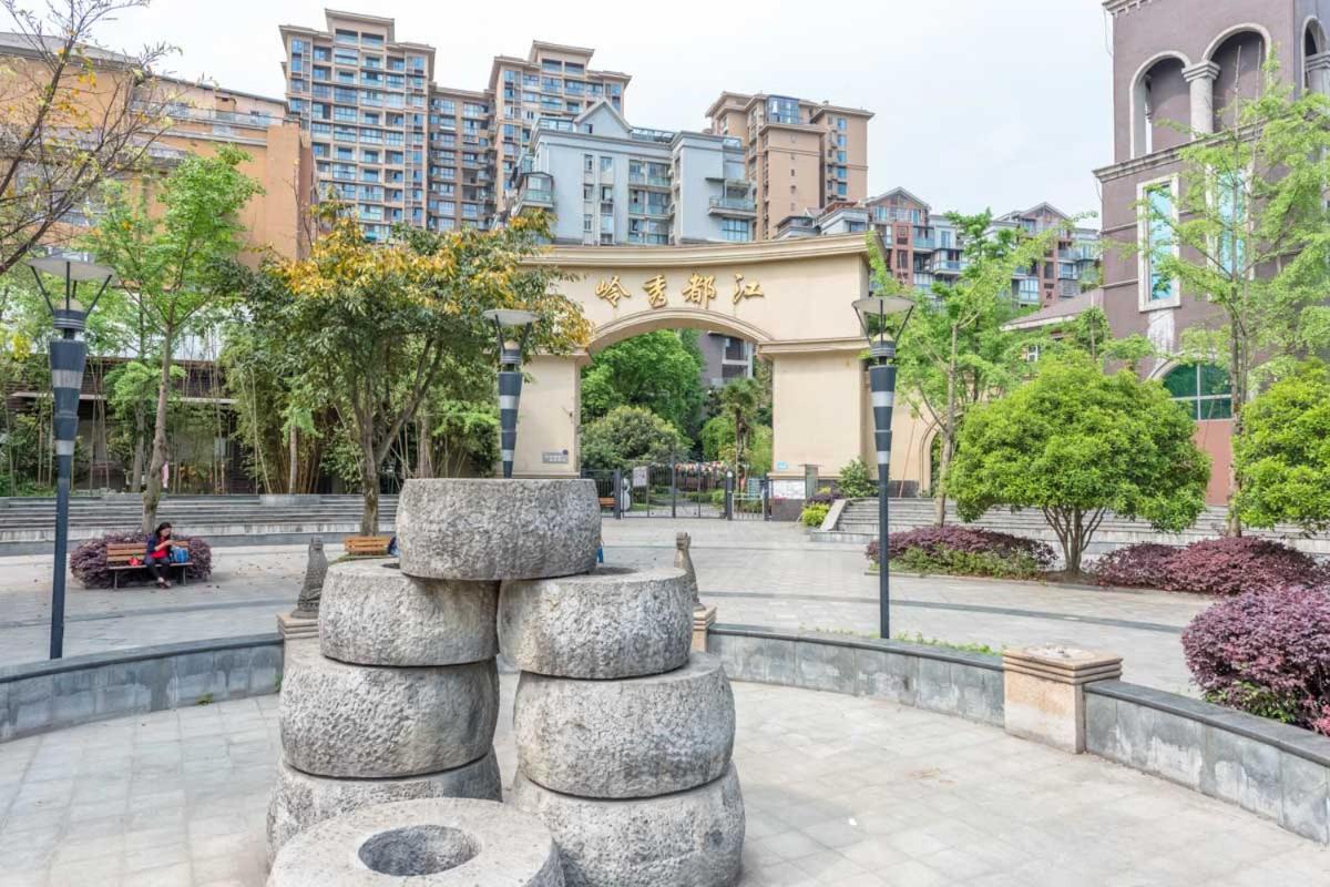 Dujiangyan City-Lingxiu Dujiang First Phase Locals Apartment 00155790 外观 照片